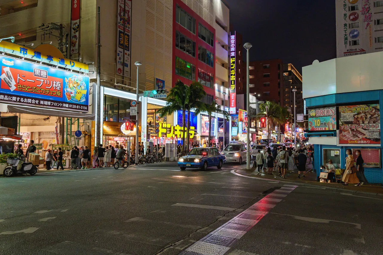 Kokusai-dori shopping street in Naha at night