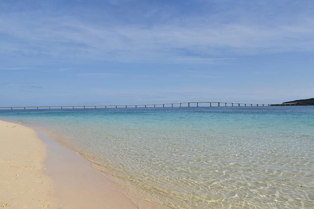 White sand and turquoise shallows of Yonaha Maehama Beach, Miyako