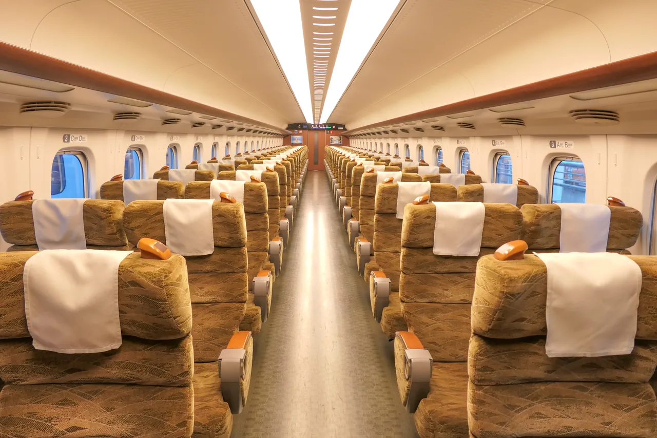 新幹線對號座車廂內部 新幹線對號座車廂內部