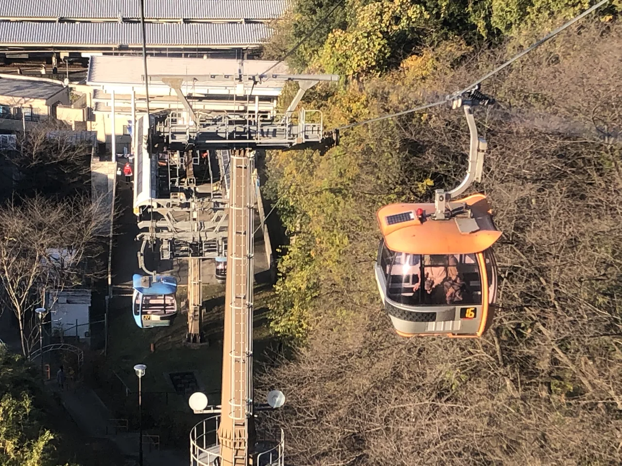 Yomiuriland Sky Shuttle gondola Yomiuriland Sky Shuttle gondola