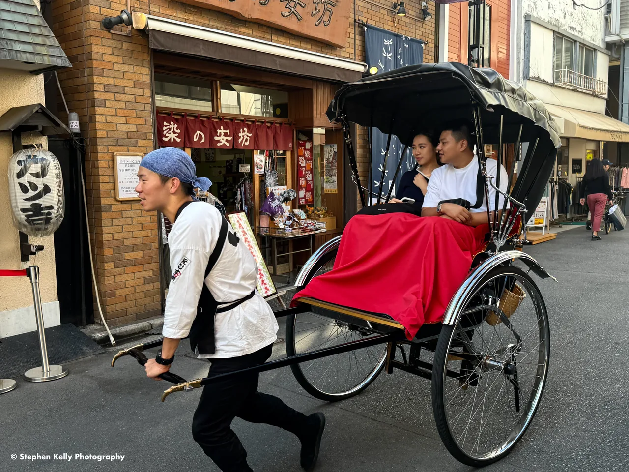 A rickshaw ride through the streets of Asakusa A rickshaw ride through the streets of Asakusa