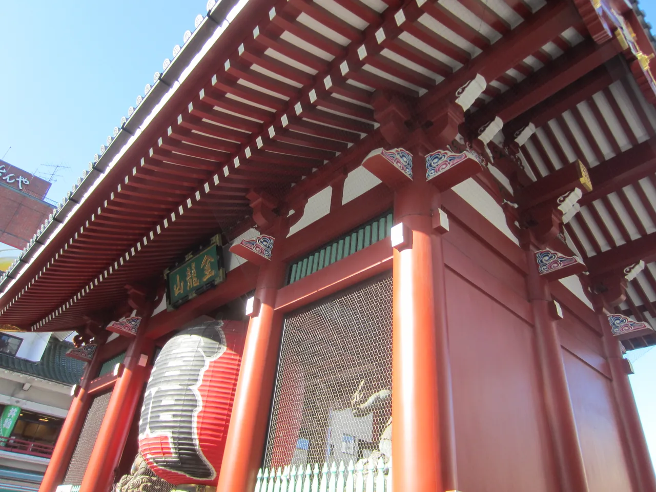 The Kaminarimon gate and its giant red lantern at Senso-ji temple in Asakusa, Tokyo The Kaminarimon gate and its giant red lantern at Senso-ji temple in Asakusa, Tokyo