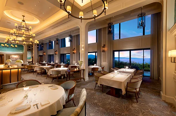 SHIROUX, the Italian restaurant with sea views at Halekulani Okinawa