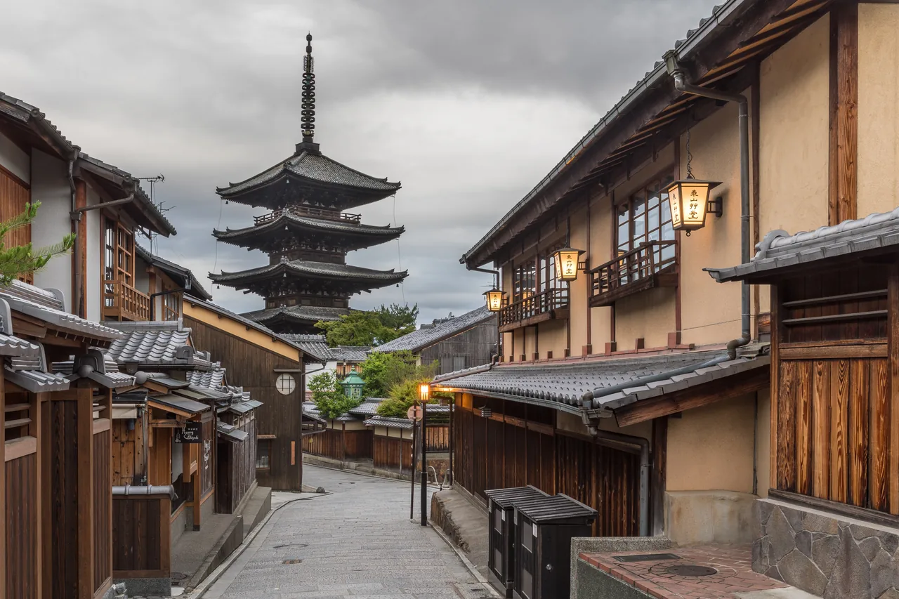 The Yasaka Pagoda rising over the old streets of Higashiyama, Kyoto The Yasaka Pagoda rising over the old streets of Higashiyama, Kyoto