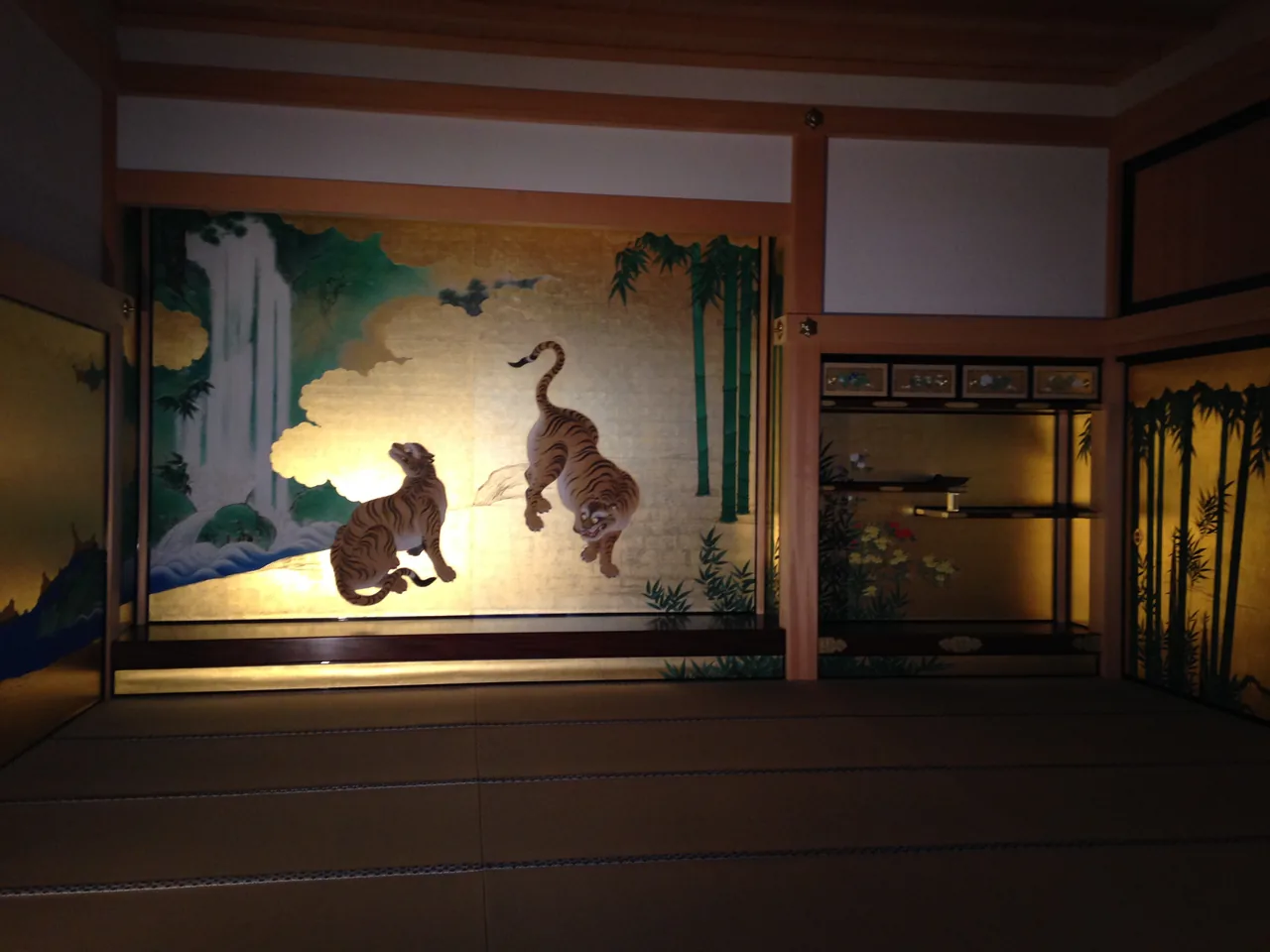 The painted tiger-and-bamboo screens inside Nagoya Castle's Honmaru Goten The painted tiger-and-bamboo screens inside Nagoya Castle's Honmaru Goten