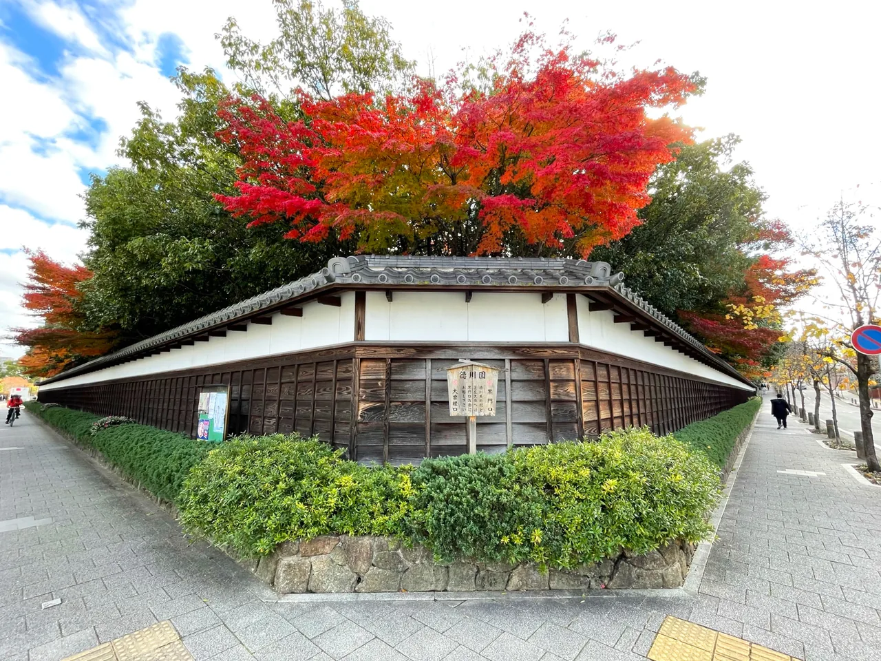 Tokugawa-en garden's autumn foliage beside its entrance gate Tokugawa-en garden's autumn foliage beside its entrance gate
