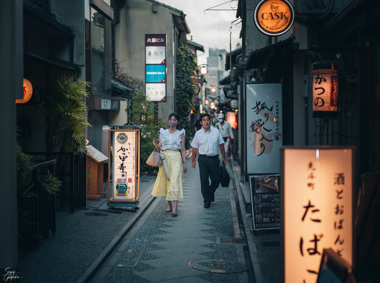 Lantern-lit Pontocho alley in downtown Kyoto at dusk Lantern-lit Pontocho alley in downtown Kyoto at dusk