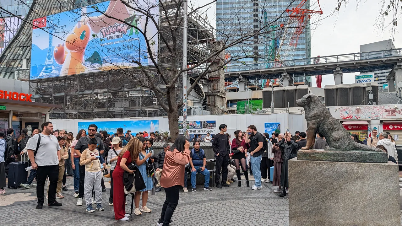 The Hachiko statue outside Shibuya Station, a famous meeting spot The Hachiko statue outside Shibuya Station, a famous meeting spot