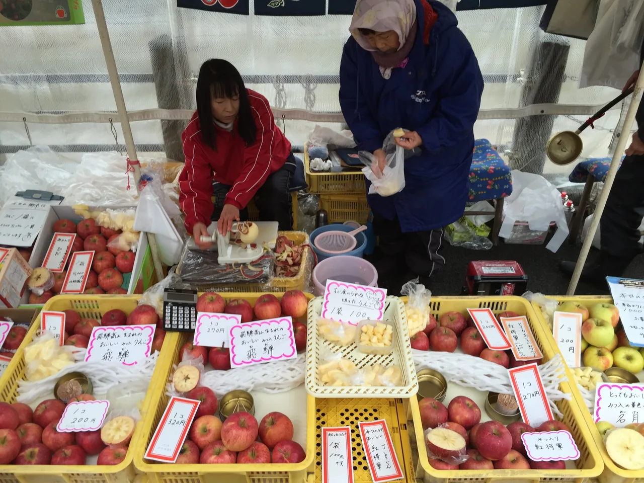 Riverside stalls at the Miyagawa Morning Market in Takayama