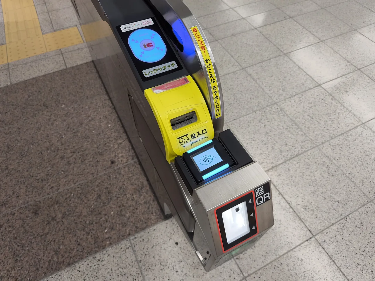 Close-up of the IC card reader on a Tokyo Metro ticket gate