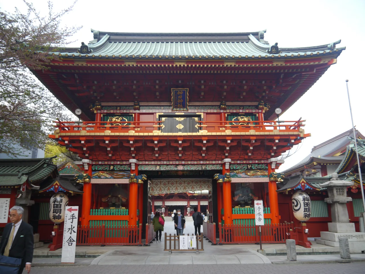 The vermilion Zuishin-mon gate at Kanda Myojin shrine in Tokyo The vermilion Zuishin-mon gate at Kanda Myojin shrine in Tokyo