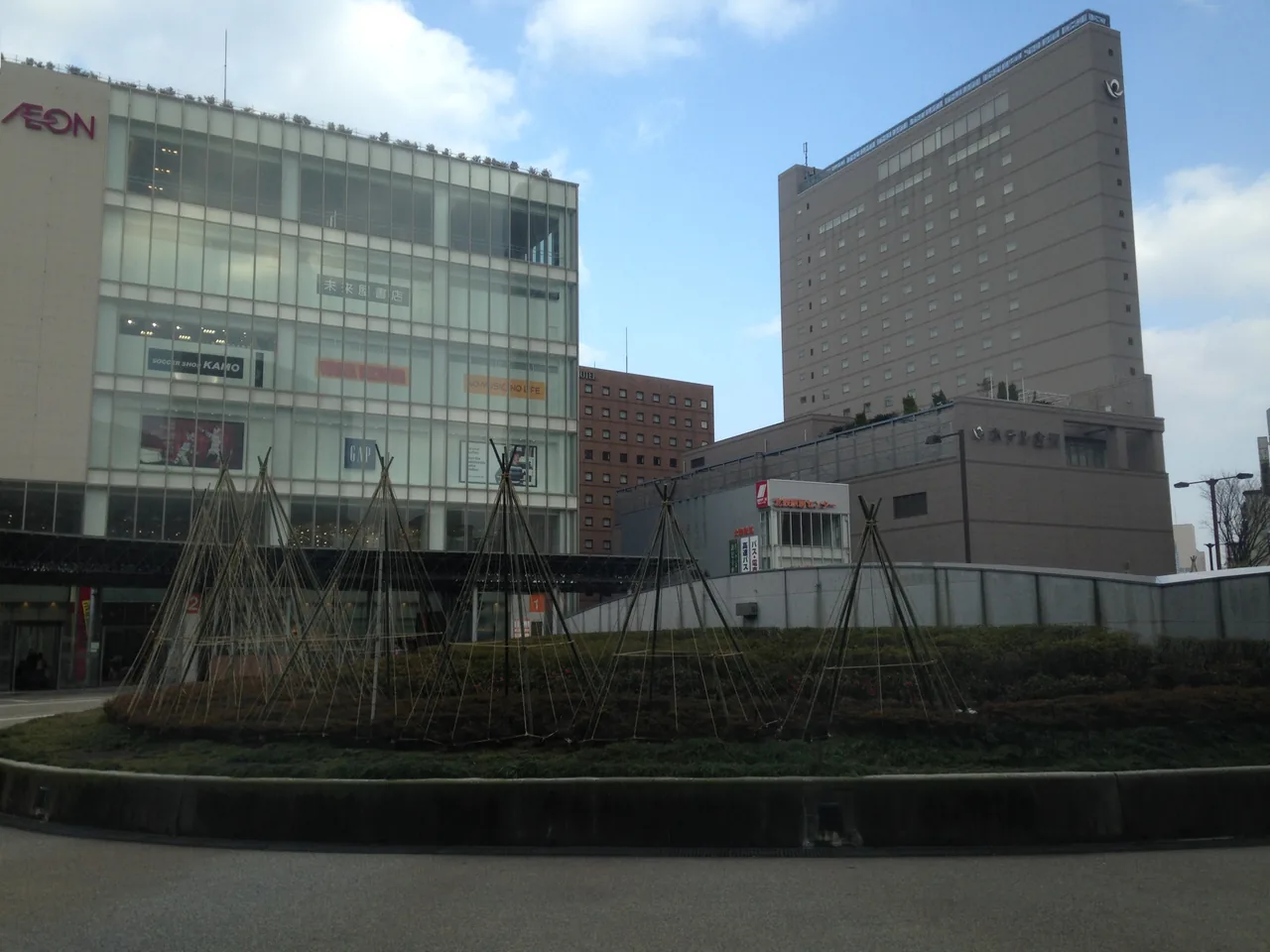 The plaza in front of Kanazawa Station, with a commercial building on the left and a hotel block standing behind it on the right