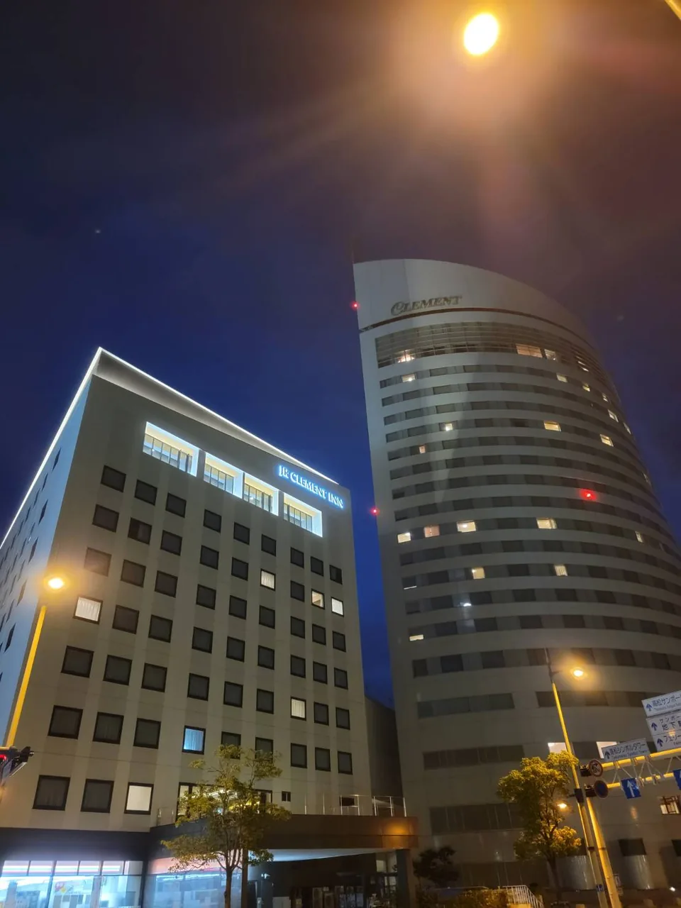A mid-rise hotel building on a street corner in Takamatsu A mid-rise hotel building on a street corner in Takamatsu