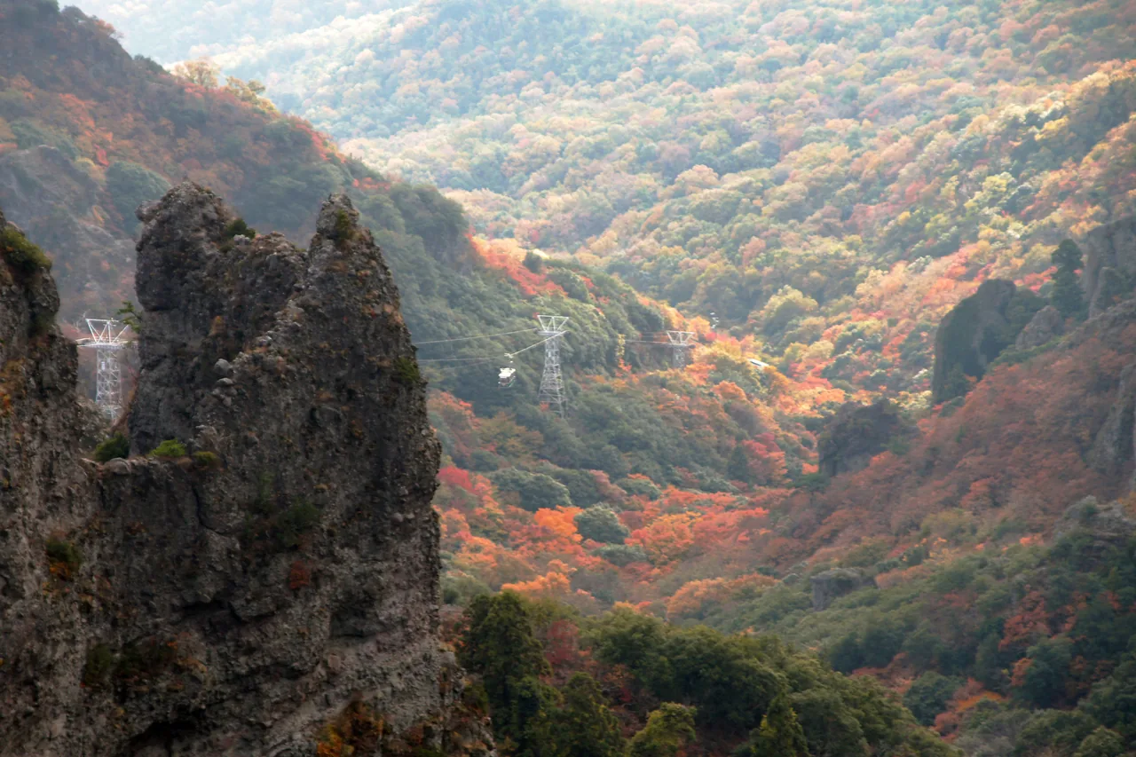 Autumn colour across the rock walls of the Kankakei gorge on Shodoshima