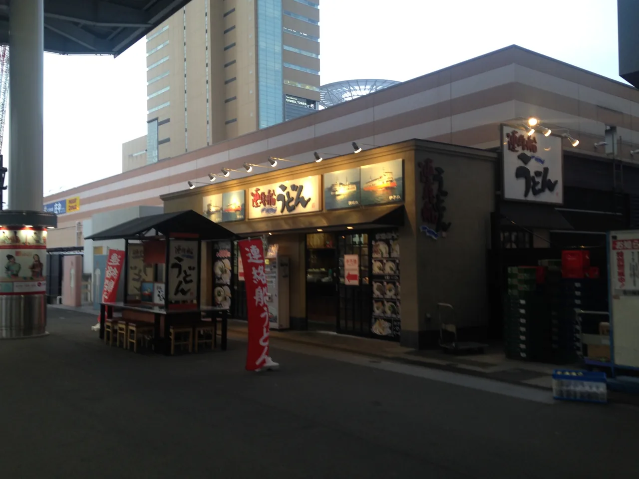 A small udon stand on the platform at Takamatsu Station