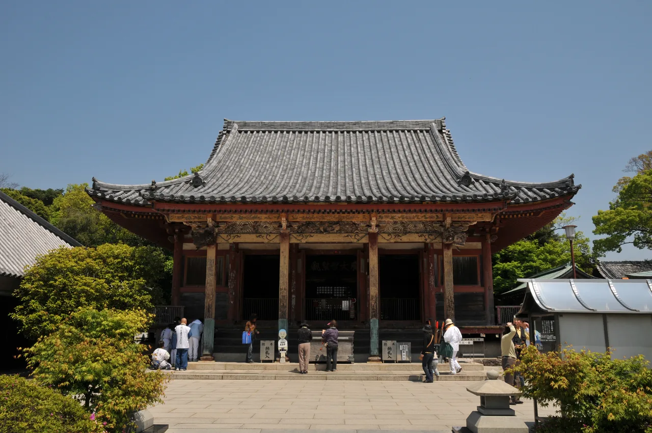 The wooden main hall of Yashimaji temple on the Yashima plateau with visitors in front